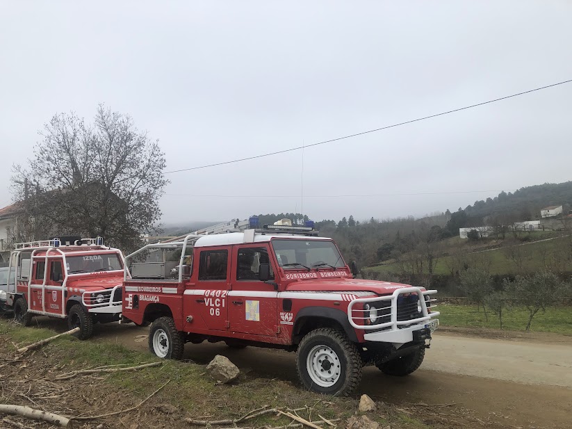 bombeiros nas buscas