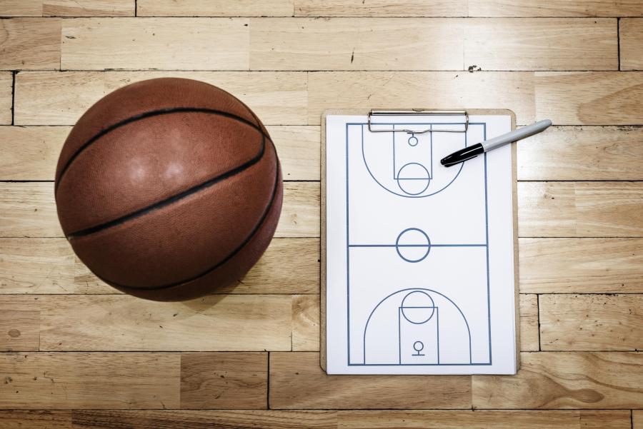 <a href="https://br.freepik.com/fotos-gratis/basquete-playbook-game-plan-esporte-estrategia-conceitos_2861559.htm#page=3&query=basquetebol&position=31&from_view=keyword&track=sph">Imagem de rawpixel.com</a> no Freepik