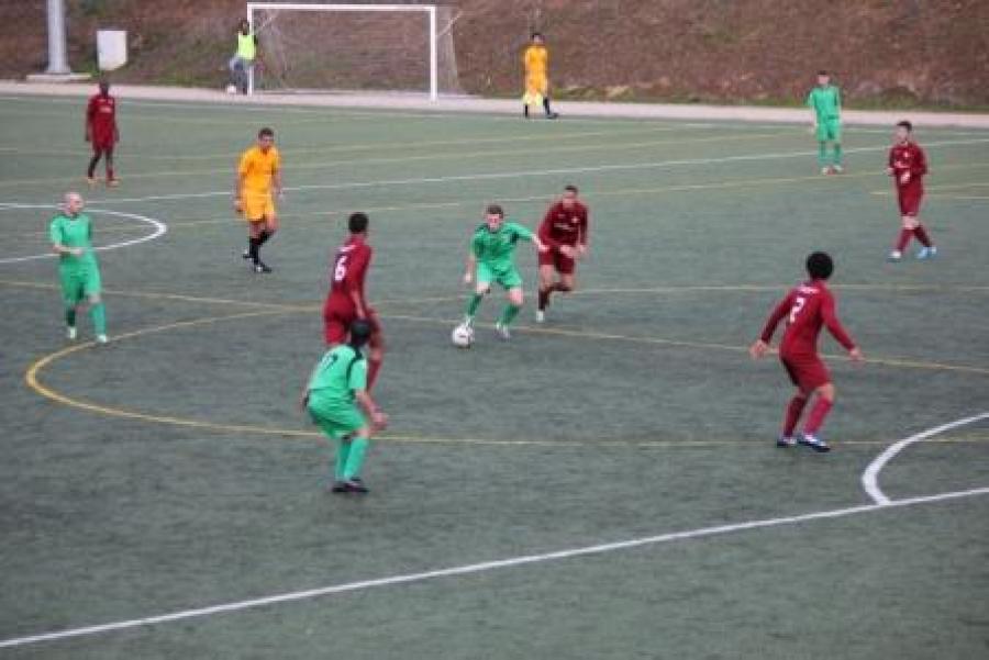 Africanos golearam Poiares