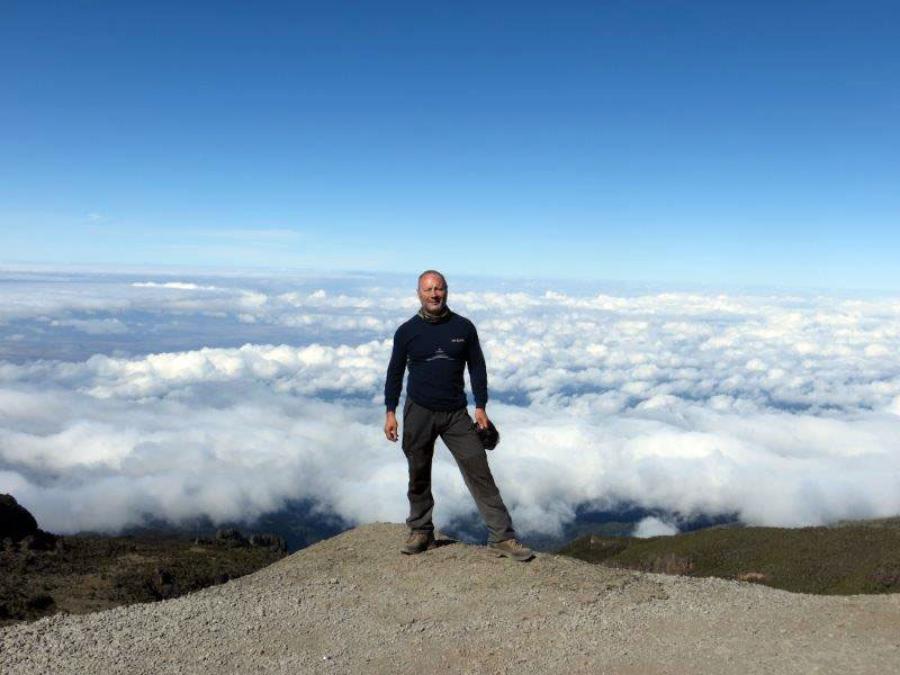 Adão Silva no topo do Kilimanjaro